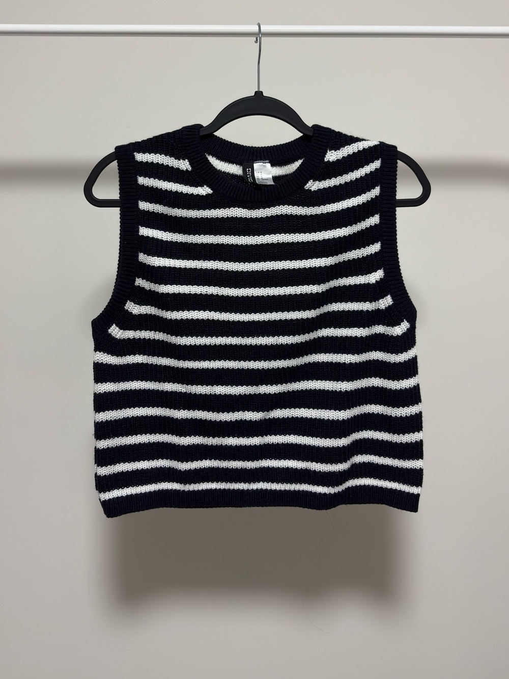 H&M Black and White Striped Knit Sleeveless Sweater Vest
